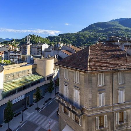 Panoramic Penthouse In The Historical Center Apartment Domodossola Bagian luar foto