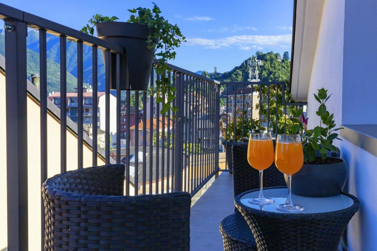 Panoramic Penthouse In The Historical Center Apartment Domodossola Bagian luar foto