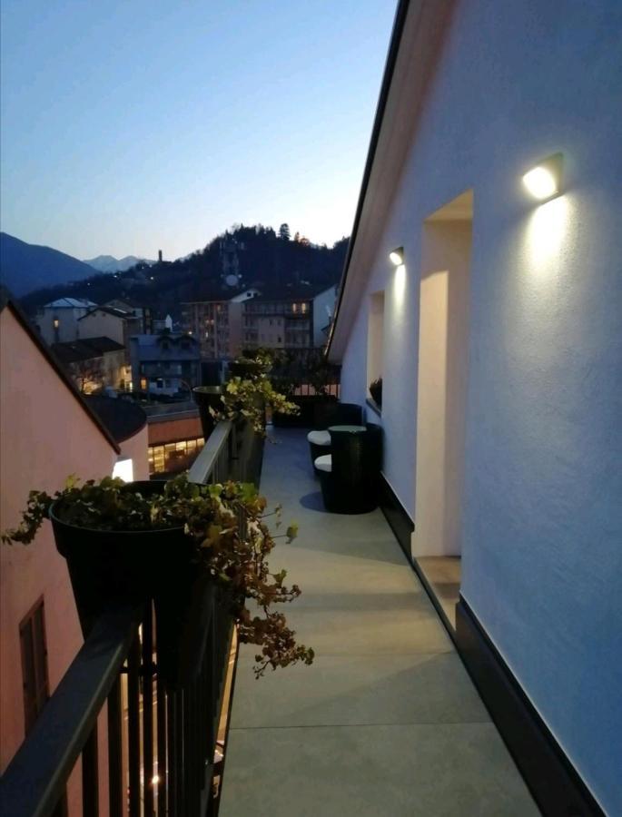 Panoramic Penthouse In The Historical Center Apartment Domodossola Bagian luar foto