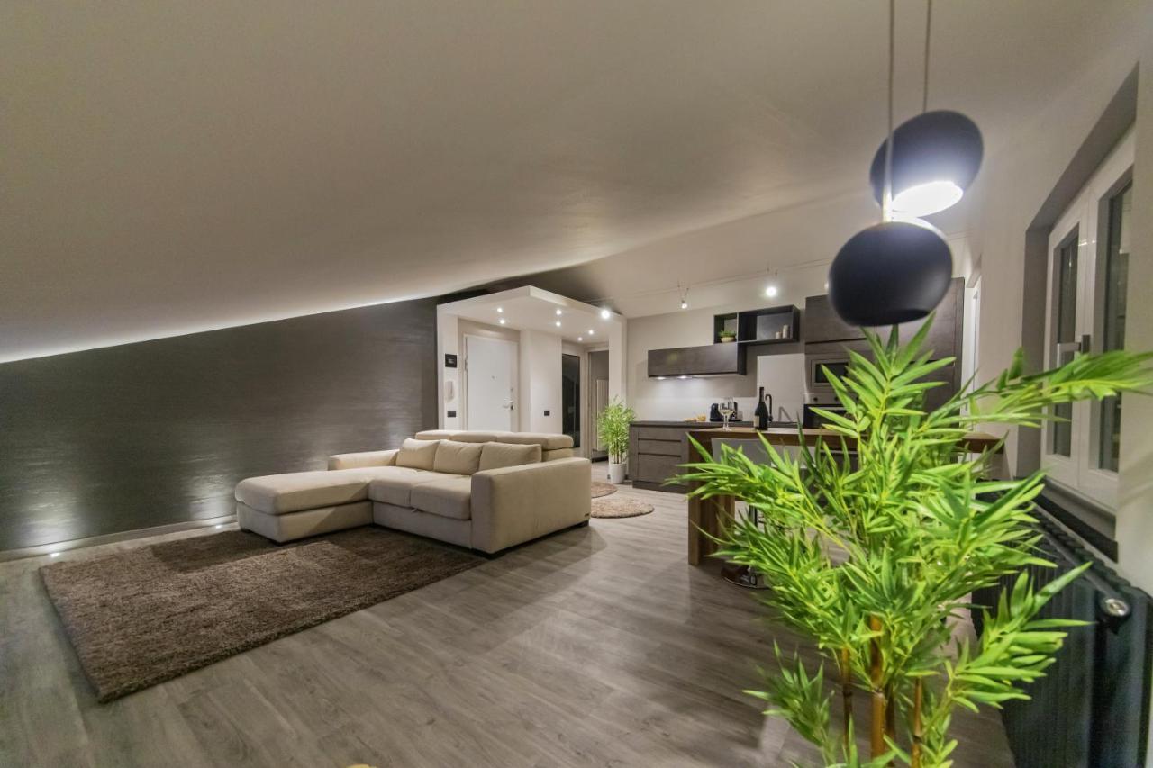 Panoramic Penthouse In The Historical Center Apartment Domodossola Bagian luar foto