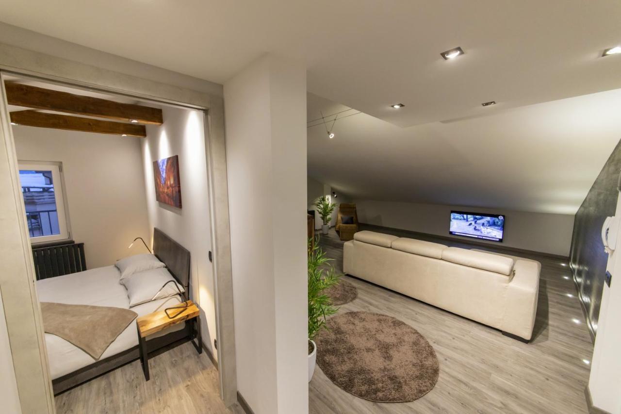 Panoramic Penthouse In The Historical Center Apartment Domodossola Bagian luar foto
