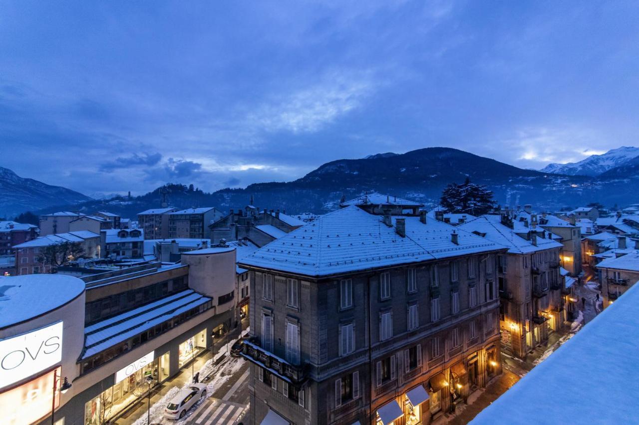 Panoramic Penthouse In The Historical Center Apartment Domodossola Bagian luar foto